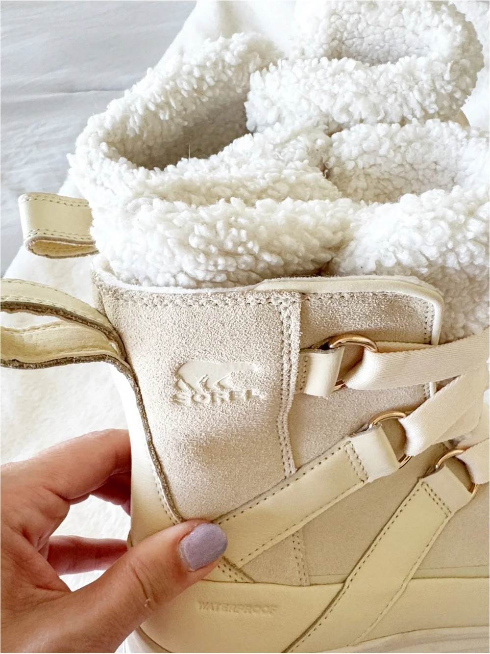 SOREL Tivoli V Resort Waterproof fleece lined boots in cream size 9.5